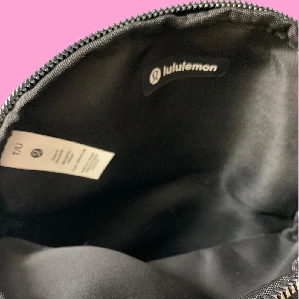 lululemon athletica Sleek Black And Silver Crossbody Bag 2L - Picture 2 of 7